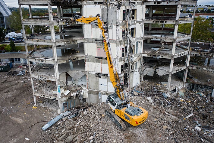 A new Liebherr crawler excavator: R 940 Demolition replaces R 944 C